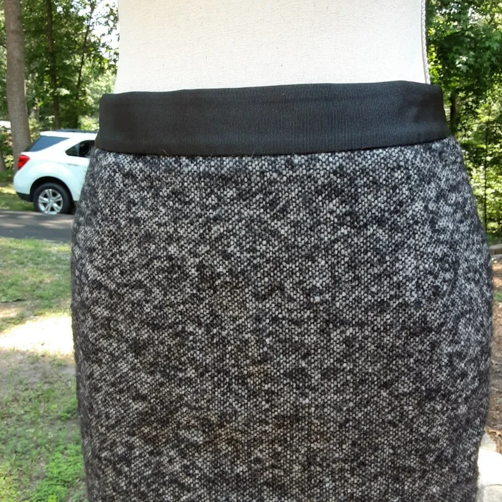 Bowden Wool Blend Skirt 6P with Black Waist Band. Back Slit. Fully Lined - Picture 5 of 11